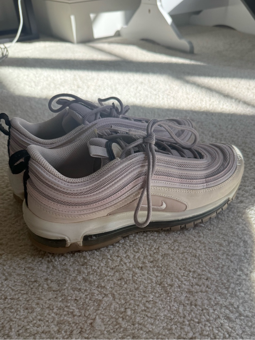 Nike women’s Mauve Wave-Style Sneakers - Picture 2 of 7